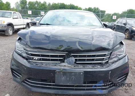 2018 Volkswagen Passat 2.0T R-Line/2.0T S z USA, uszkodzony, nr VIN 1VWAA7A34JC033891